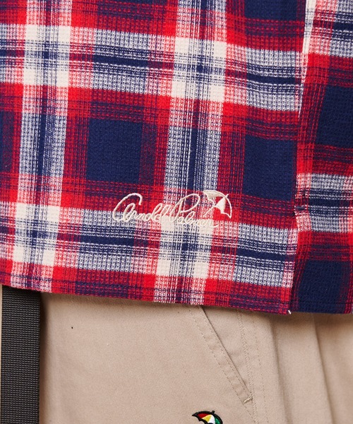 Arnold Palmer（アーノルドパーマー）の「ワッフル チェック オープンカラー 長袖 シャツ（シャツ/ブラウス・メンズ・ブラウン/ネイビー・LL/L/M）」の5枚目の写真