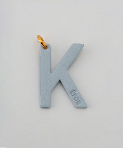 E'POR(エポール)の「EPOR ALPHABET CUSTOM CHARM Parts(その他小物・レディース・グレー/オレンジ/ブルー/オレンジ系その他/ブラック/サックスブルー/パープル/ライトグリーン/オフホワイト/クリーム・FREE)」の1枚目の写真