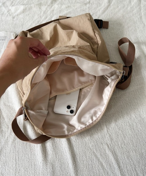 un+frame（アンフレーム）の「military big shoulder bag／バックルベルトミリタリーショルダーバッグ（ショルダーバッグ・レディース・カーキ/ベージュ/ブラック/アイボリー・FREE）」の8枚目の写真