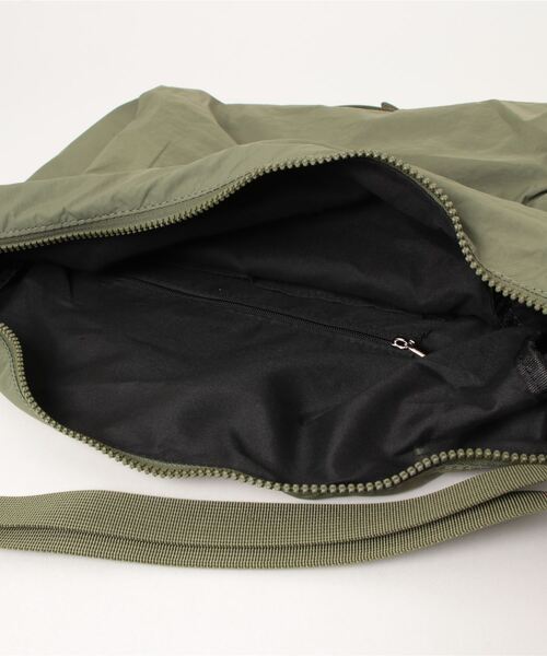 un+frame（アンフレーム）の「military big shoulder bag／バックルベルトミリタリーショルダーバッグ（ショルダーバッグ・レディース・カーキ/ベージュ/ブラック/アイボリー・FREE）」の11枚目の写真