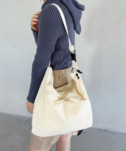 un+frame（アンフレーム）の「military big shoulder bag／バックルベルトミリタリーショルダーバッグ（ショルダーバッグ・レディース・カーキ/ベージュ/ブラック/アイボリー・FREE）」の15枚目の写真
