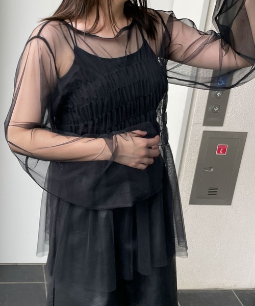 WEGO（ウィゴー）の「WEGO/シャーリングチュールチュニック（Tシャツ/カットソー・レディース・オフホワイト/ブラック・FREE）」の2枚目の写真