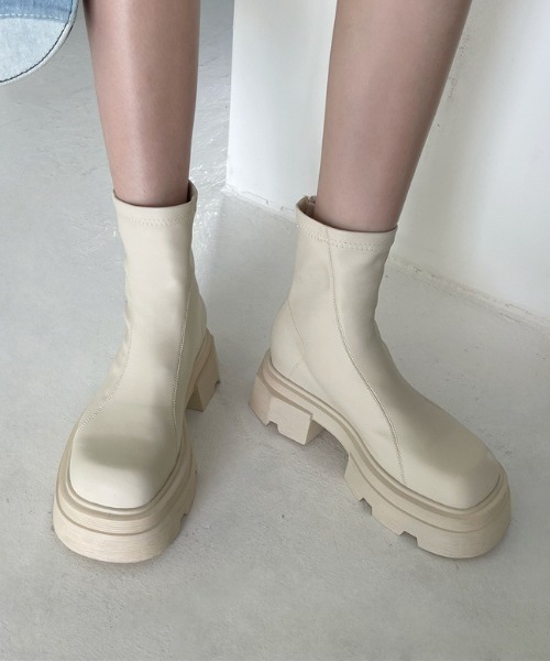 mebole(メボレ)の「チャンキーソールショートブーツ(ブーツ・レディース・ブラック/アイボリー・MEDIUM/LARGE/SMALL)」の3枚目の写真