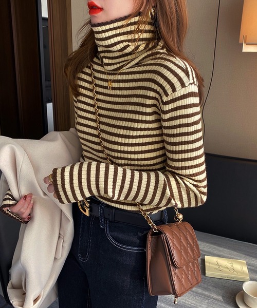 VitaFelice（ヴィータフェリーチェ）の「ストライプ /ボーダー リブ タートルネック ニット（ニット/セーター・レディース・グレー/ブラウン/グリーン/ホワイト/ネイビー/オレンジ/ダークオレンジ・FREE）」の3枚目の写真