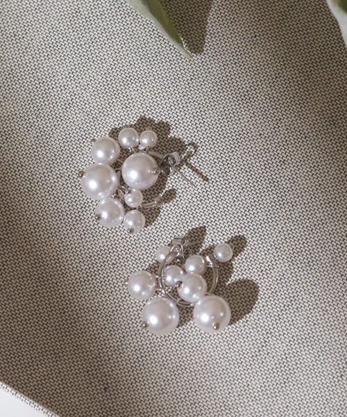 Kana(カナ)の「パール ボリューム フープ ピアス パーティー 結婚式 お呼ばれ オケージョン(ピアス(両耳用)・レディース・ゴールド/シルバー・フリー)」の3枚目の写真