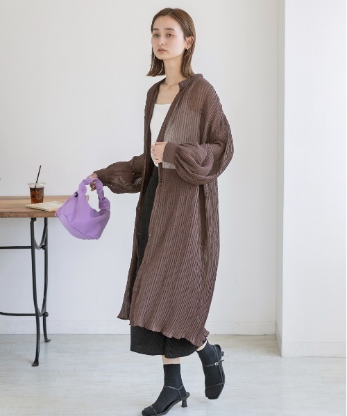 ad thie(アドティエ)の「ランダムプリーツ シアーシャツワンピース(シャツワンピース・レディース・ブラウン/カーキ/オフホワイト/ブラック・FREE)」の16枚目の写真