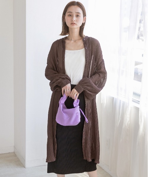 ad thie(アドティエ)の「ランダムプリーツ シアーシャツワンピース(シャツワンピース・レディース・ブラウン/カーキ/オフホワイト/ブラック・FREE)」の9枚目の写真