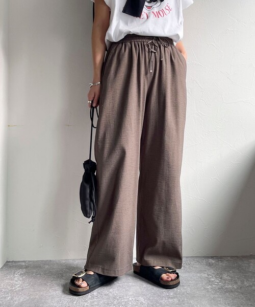 fredy emue（フレディエミュ）の「タンブラーオックスセミワイドパンツ【レングス長め丈あり】（その他パンツ・レディース・ベージュ/ブラウン/ピンク/オフホワイト/ブラック・36/38/39）」の4枚目の写真