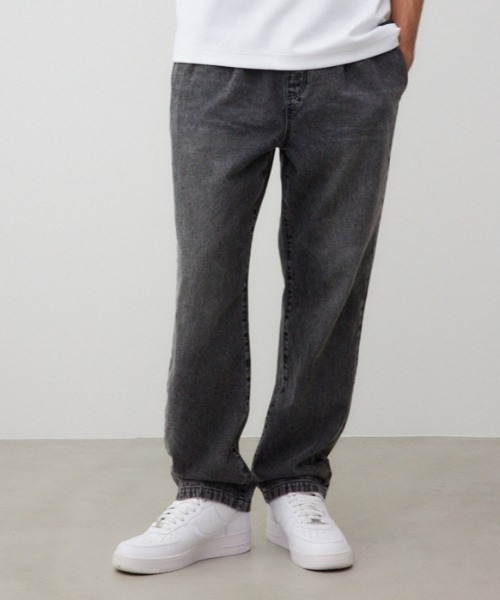 AZUL by moussy（アズールバイマウジー）の「イージーリラックスワイドデニム（デニムパンツ・メンズ・ライトブルー/ライトブラック・FREE）」の2枚目の写真