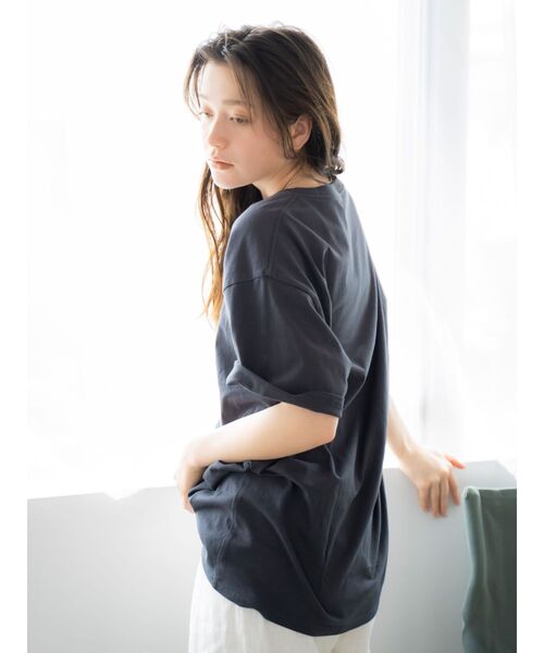 Ungrid（アングリッド）の「フォトビッグロゴTee（Tシャツ/カットソー・レディース・オフホワイト/チャコールグレー/ピンク/イエロー/ブルー・FREE）」の17枚目の写真