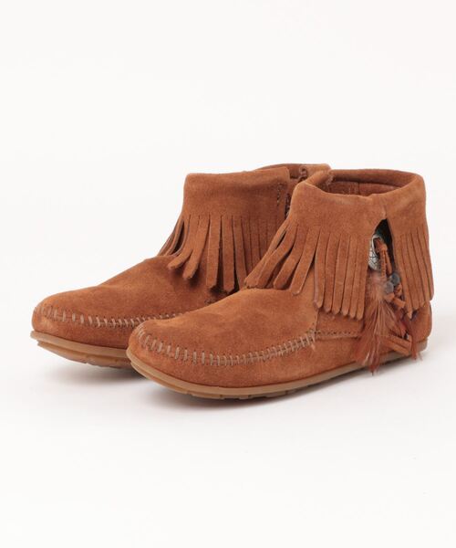 Minnetonka(ミネトンカ)の「/MINNETONKA/CONCHO FEATHER SIDE ZIP BOOT(ブーツ・レディース・ブラック/ライトベージュ/ブラウン・US5.5/US6/US5)」の1枚目の写真