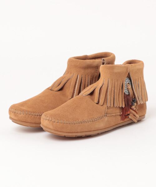 Minnetonka(ミネトンカ)の「/MINNETONKA/CONCHO FEATHER SIDE ZIP BOOT(ブーツ・レディース・ブラック/ライトベージュ/ブラウン・US5.5/US6/US5)」の3枚目の写真