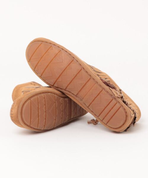 Minnetonka(ミネトンカ)の「/MINNETONKA/CONCHO FEATHER SIDE ZIP BOOT(ブーツ・レディース・ブラック/ライトベージュ/ブラウン・US5.5/US6/US5)」の5枚目の写真