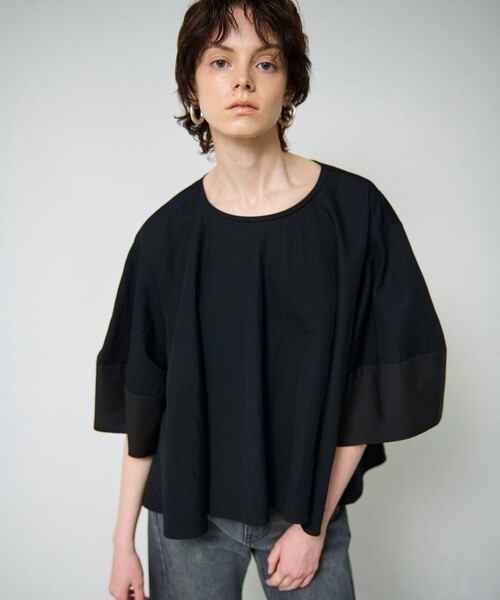 GRACE CONTINENTAL(グレースコンチネンタル)の「ランタンスリーブトップ(Tシャツ/カットソー・レディース・ブラック/ホワイト・36)」の1枚目の写真