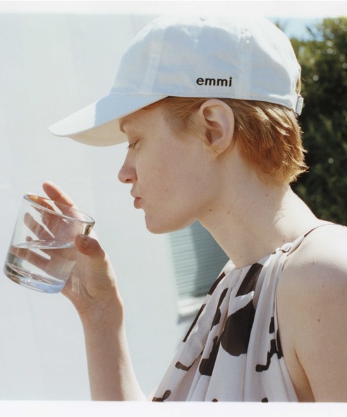 emmi（エミ）の「emmiロゴ撥水コットンキャップ（キャップ・レディース・ブラック/ホワイト・FREE）」の2枚目の写真