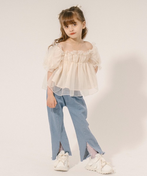 URBAN CHERRY(アーバンチェリー)の「フロントスリットフレアデニムパンツ(デニムパンツ・キッズ・ブルー・110cm/140cm/130cm/120cm)」の11枚目の写真