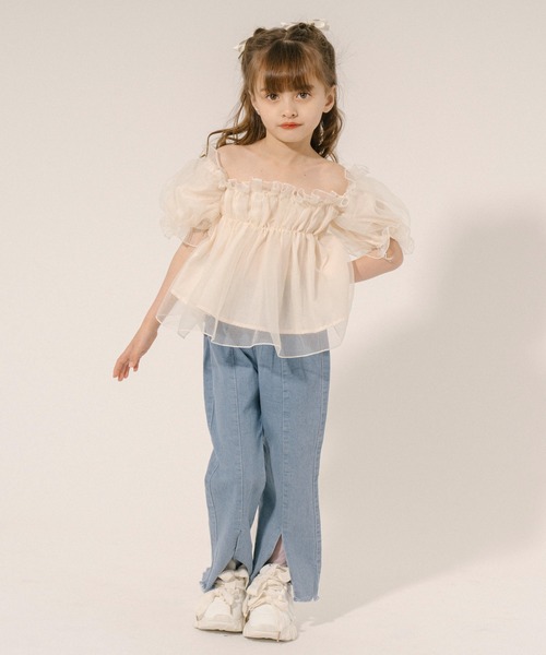URBAN CHERRY(アーバンチェリー)の「フロントスリットフレアデニムパンツ(デニムパンツ・キッズ・ブルー・110cm/140cm/130cm/120cm)」の2枚目の写真