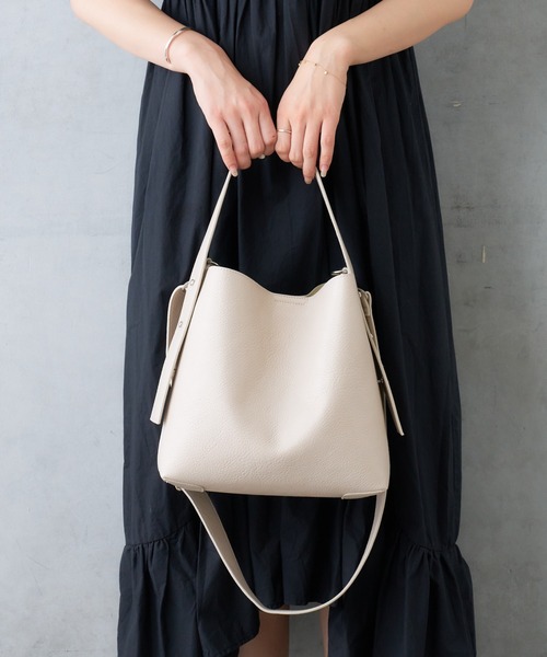 Actually（アクチュアリー）の「フェイクレザー 2wayミニショルダー ポーチ付き（ショルダーバッグ・レディース・アイボリー/シルバー/ブラック/ブルー・フリー）」の6枚目の写真