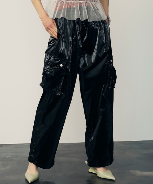 uyu.（ウユ）の「Metallic Cargo Pants / メタリックカーゴパンツ【uyu./ウユ】（カーゴパンツ・レディース・シルバー/ブラック・M/S）」の5枚目の写真
