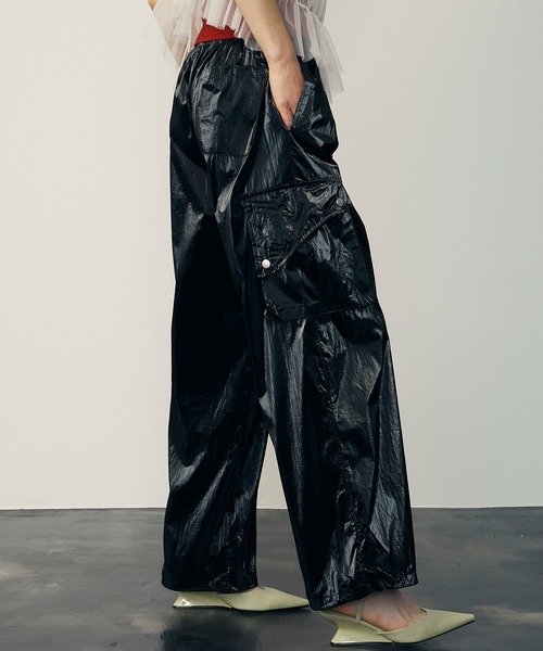 uyu.（ウユ）の「Metallic Cargo Pants / メタリックカーゴパンツ【uyu./ウユ】（カーゴパンツ・レディース・シルバー/ブラック・M/S）」の6枚目の写真