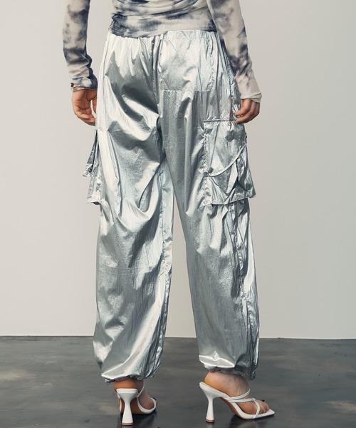 uyu.（ウユ）の「Metallic Cargo Pants / メタリックカーゴパンツ【uyu./ウユ】（カーゴパンツ・レディース・シルバー/ブラック・M/S）」の15枚目の写真