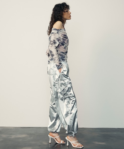uyu.（ウユ）の「Metallic Cargo Pants / メタリックカーゴパンツ【uyu./ウユ】（カーゴパンツ・レディース・シルバー/ブラック・M/S）」の9枚目の写真