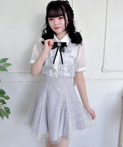 エトロのピンク、ベージュ、白、ブルーのチェーン、蝶と花柄プリントのブラウス エトロのピンク、ベージュ、白、ブルーのチェーン、蝶と花柄