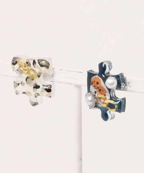 tone（トーン）の「【kun】ゴールドパズルアシンメトリーピアス(MA)（ピアス（両耳用）・レディース・レッド/ターコイズブルー/オレンジ/ブルー/グリーン/ピンクベージュ/ブラウン・FREE）」の5枚目の写真