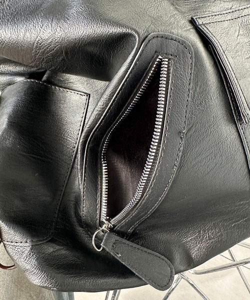 apres jour mignon(アプレジュールミニョン)の「【apresjour mignon×ARIAZ】ポケットビッグ2WAYバッグ(ショルダーバッグ・レディース・ブラック・ONESIZE)」の5枚目の写真