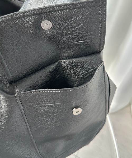 apres jour mignon(アプレジュールミニョン)の「【apresjour mignon×ARIAZ】ポケットビッグ2WAYバッグ(ショルダーバッグ・レディース・ブラック・ONESIZE)」の4枚目の写真