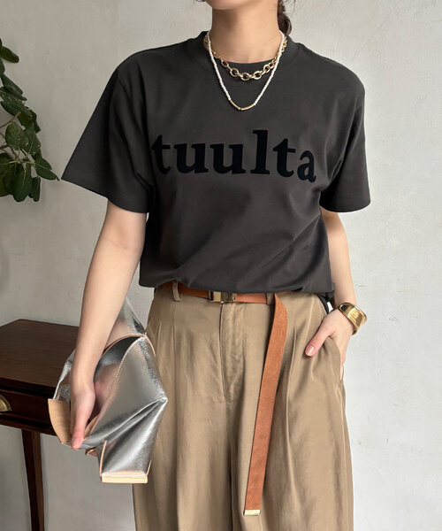 DouDou(ドゥドゥ)の「tuultaフロッキーロゴTEE(Tシャツ/カットソー・レディース・ピンク/カーキ/オフホワイト/チャコールグレー・FREE)」の18枚目の写真