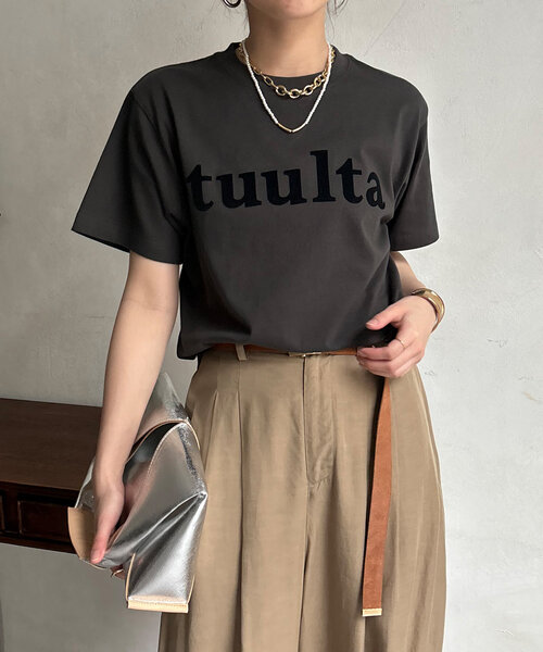DouDou(ドゥドゥ)の「tuultaフロッキーロゴTEE(Tシャツ/カットソー・レディース・ピンク/カーキ/オフホワイト/チャコールグレー・FREE)」の19枚目の写真