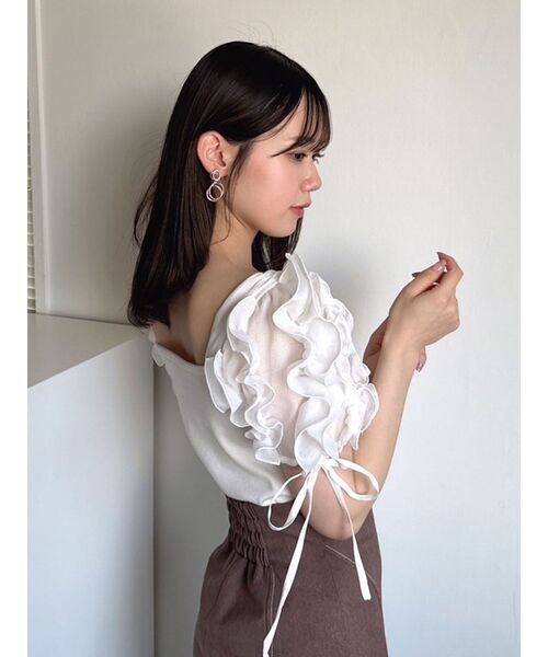 dazzlin（ダズリン）の「ショルダーボリュームフリルカットプルオーバー（Tシャツ/カットソー・レディース・グレー/オフホワイト/ブラック/ピンク/その他1・FREE）」の13枚目の写真