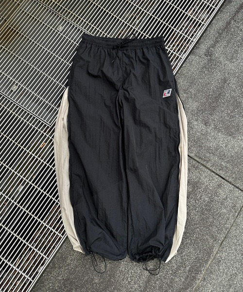 kutir（クティール）の「【低身長だからカッコよく着こなせるアイテム】バイカラージップナイロンパンツ(セットアップ着用可能)（その他パンツ・メンズ・ネイビー/アイボリー/ブラック・SMALL/MEDIUM）」の2枚目の写真