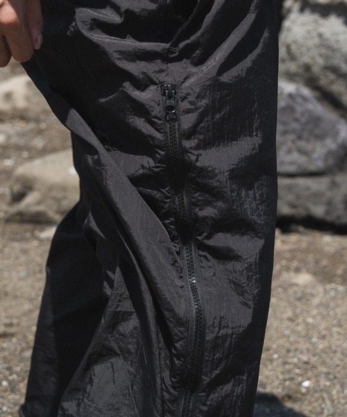 kutir（クティール）の「【低身長だからカッコよく着こなせるアイテム】バイカラージップナイロンパンツ(セットアップ着用可能)（その他パンツ・メンズ・ネイビー/アイボリー/ブラック・SMALL/MEDIUM）」の20枚目の写真