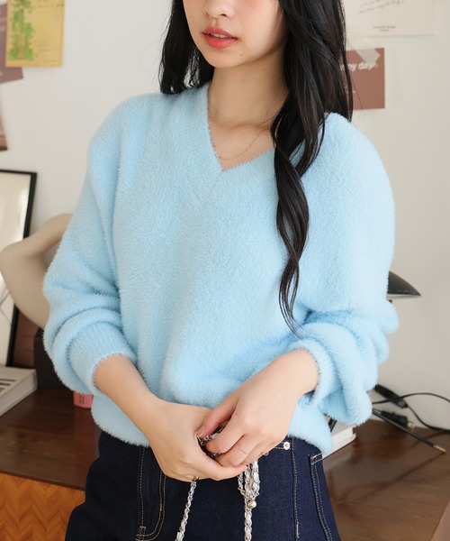Doula Doula(ドゥーラドゥーラ)の「Vネックふわふわシャギーニット(ニット/セーター・レディース・イエロー/ホワイト/キャメル/ブルー・FREE)」の6枚目の写真