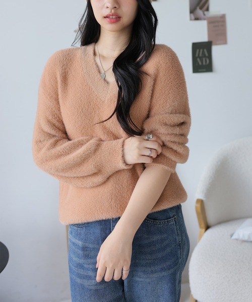 Doula Doula(ドゥーラドゥーラ)の「Vネックふわふわシャギーニット(ニット/セーター・レディース・イエロー/ホワイト/キャメル/ブルー・FREE)」の16枚目の写真