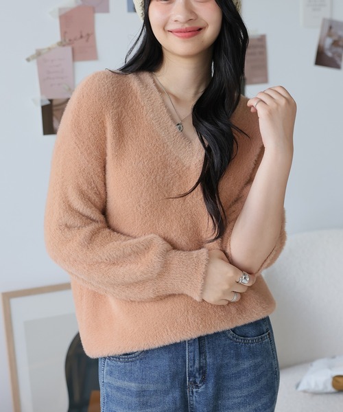 Doula Doula(ドゥーラドゥーラ)の「Vネックふわふわシャギーニット(ニット/セーター・レディース・イエロー/ホワイト/キャメル/ブルー・FREE)」の17枚目の写真