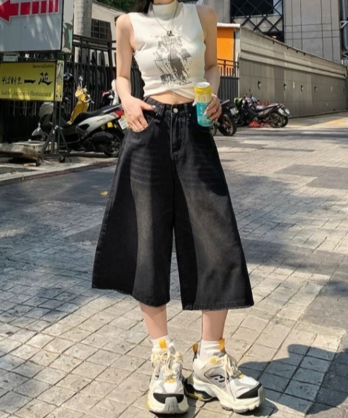 SHEENA(シーナ)の「デニムルーズハーフパンツ/バミューダパンツ(デニムパンツ・レディース・ライトブルー/ブラック・S/M/L)」の3枚目の写真