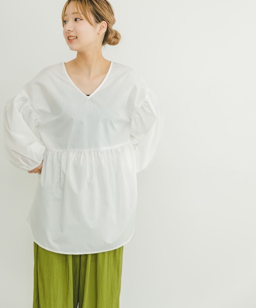 ITEMS URBANRESEARCH（アイテムズ アーバンリサーチ）の「ティアードVネックブラウス（シャツ/ブラウス・レディース・ブラック/オフホワイト/ベージュ・FREE）」の6枚目の写真