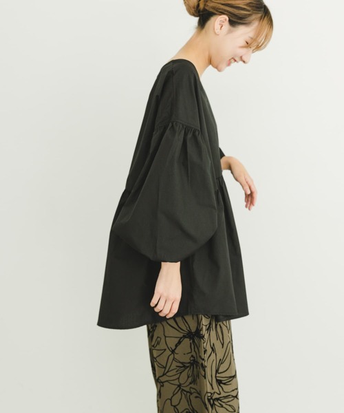 ITEMS URBANRESEARCH（アイテムズ アーバンリサーチ）の「ティアードVネックブラウス（シャツ/ブラウス・レディース・ブラック/オフホワイト/ベージュ・FREE）」の11枚目の写真