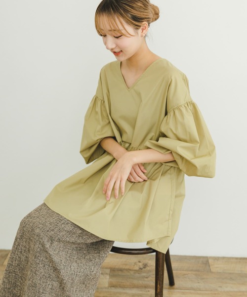 ITEMS URBANRESEARCH（アイテムズ アーバンリサーチ）の「ティアードVネックブラウス（シャツ/ブラウス・レディース・ブラック/オフホワイト/ベージュ・FREE）」の22枚目の写真