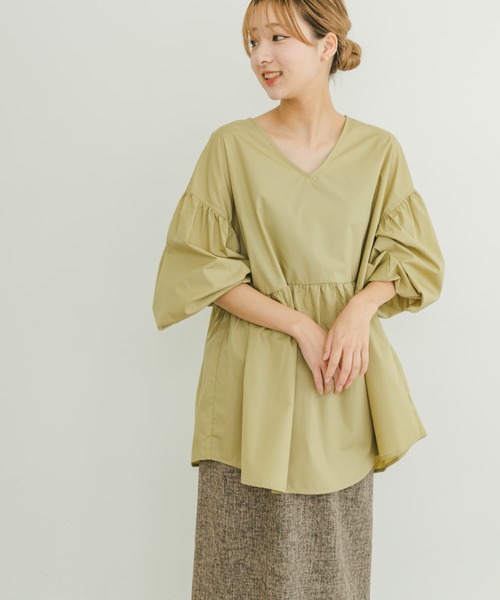 ITEMS URBANRESEARCH（アイテムズ アーバンリサーチ）の「ティアードVネックブラウス（シャツ/ブラウス・レディース・ブラック/オフホワイト/ベージュ・FREE）」の21枚目の写真