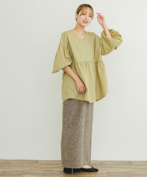 ITEMS URBANRESEARCH（アイテムズ アーバンリサーチ）の「ティアードVネックブラウス（シャツ/ブラウス・レディース・ブラック/オフホワイト/ベージュ・FREE）」の17枚目の写真