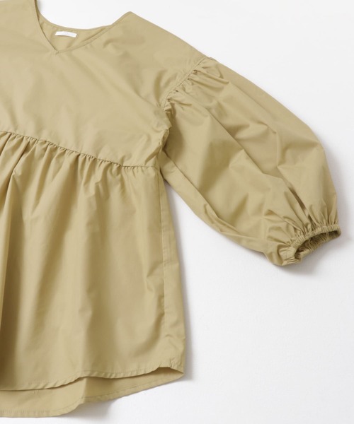 ITEMS URBANRESEARCH（アイテムズ アーバンリサーチ）の「ティアードVネックブラウス（シャツ/ブラウス・レディース・ブラック/オフホワイト/ベージュ・FREE）」の13枚目の写真