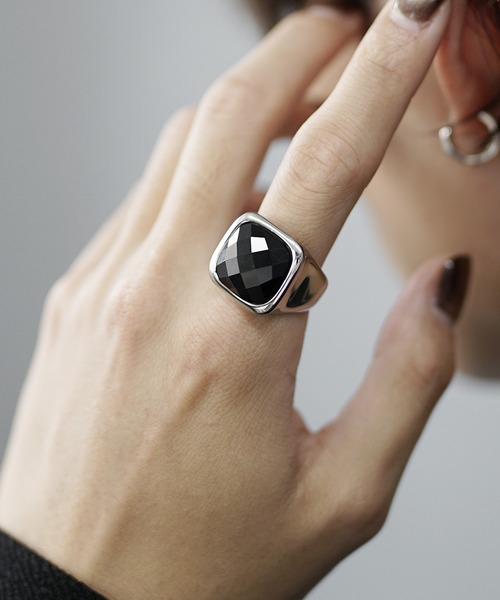 MinoriTY（マイノリティ）の「【MinoriTY select】オニキスリング メンズ ウィメンズ アクセサリー 指輪（リング・メンズ・ブラック・9）」の7枚目の写真