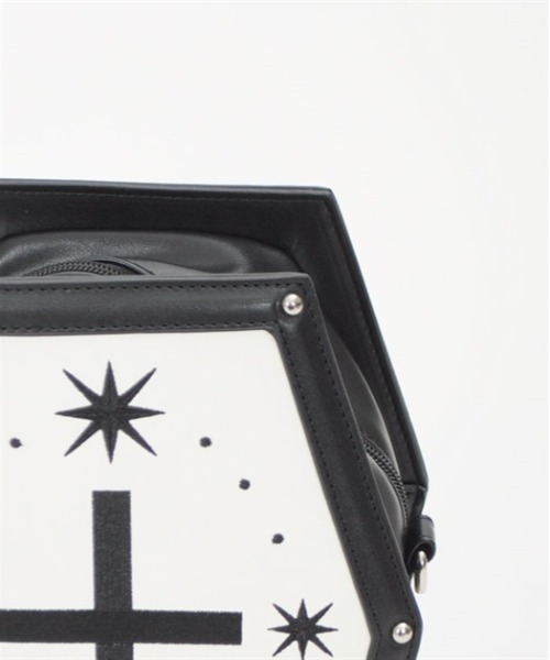 axes femme POETIQUE（アクシーズファムポエティック）の「コフィン型３ｗａｙバッグ（ショルダーバッグ・レディース・ホワイト/ブラック/ワイン・FREE）」の11枚目の写真