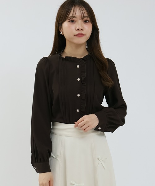 ASTORIA ODIER(アストリアオディール)の「ピンタックフリルブラウス(シャツ/ブラウス・レディース・ベージュ/ブラウン/レッド・SMALL/MEDIUM)」の4枚目の写真