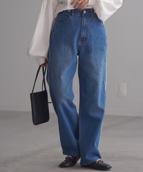 HUG.U(ハグユー)の「サイドフリンジデニムパンツ(デニムパンツ・レディース・ブラック系/ライトブルー/ブルー・L/M/S/LL)」の7枚目の写真