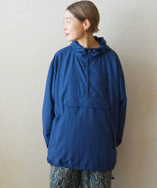 JOURNAL STANDARD LUXE（ジャーナルスタンダード　ラックス）の「Nylon Anorak パーカー（マウンテンパーカー・レディース・アイボリー/コバルトブルー・FREE）」の4枚目の写真